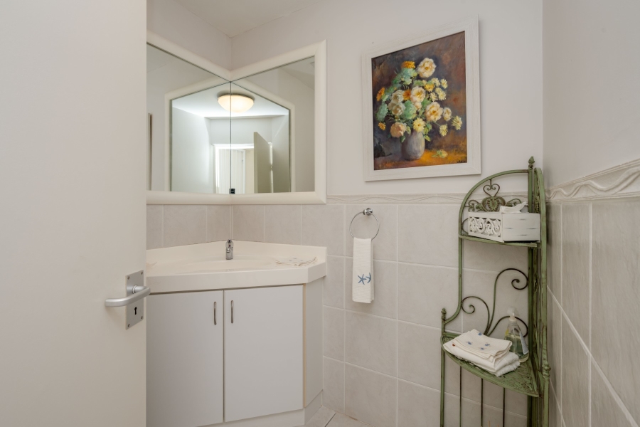 5 Bedroom Property for Sale in Signal Hill Western Cape